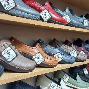 نمایندگی کفش دکتر ماخ آباده استقلال